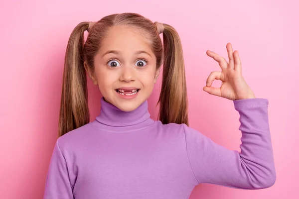 Portrait Young Lovely Little Woman Show Okay Symbol Advertise Promote — Stockfoto