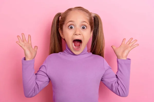 Photo Young Crazy Impressed Little Girl See Huge Sales Bargain — Fotografia de Stock