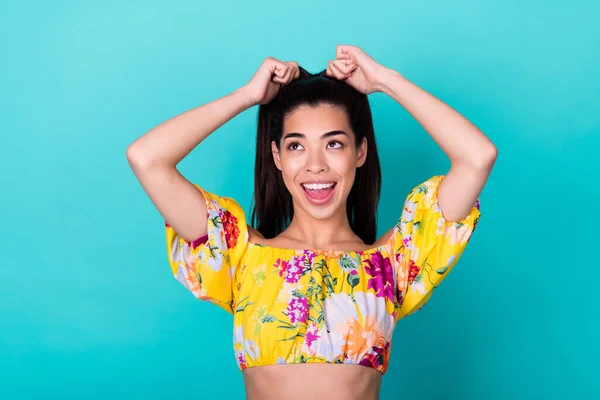 Photo Cheerful Dreamy Girl Dressed Cropped Top Adjusting Hairstyle Looking — Foto Stock