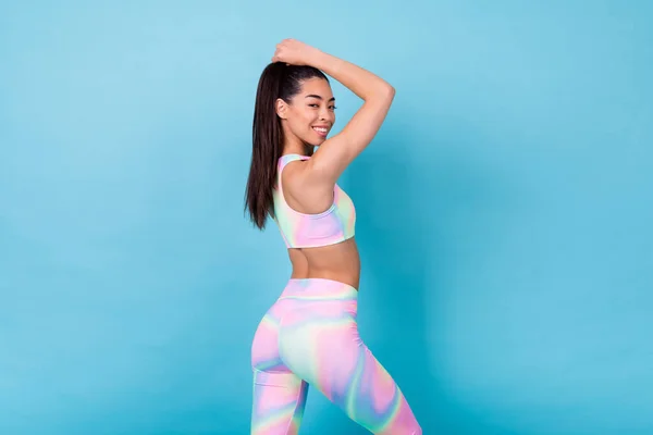 Photo Trainer Lady Stand Intense Pilates Effort Wear Rainbow Print — ストック写真