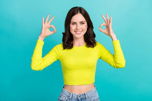 Photo Young Attractive Cute Pretty Gorgeous Woman Showing Okey Sign — Zdjęcie stockowe