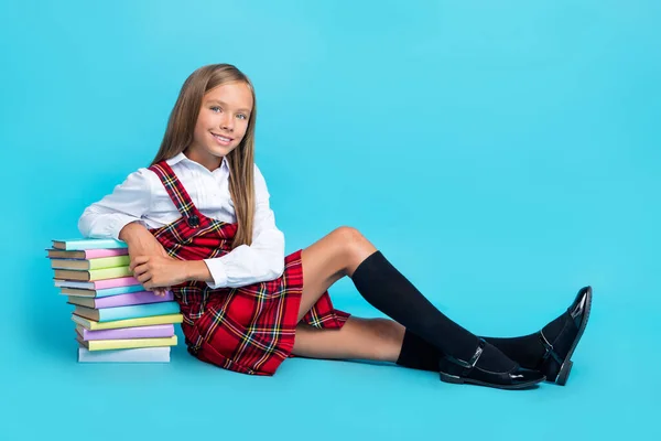 Full Length Photo Young Little Cute Schoolgirl Sitting Hold Books — ストック写真