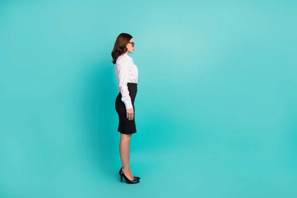 Full Body Profile Portrait Confident Serious Lady Look Empty Space — Photo