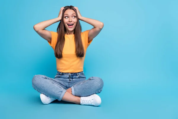 Photo Impressed Funny Girl Dressed Yellow Shirt Rising Arms Head — Stockfoto