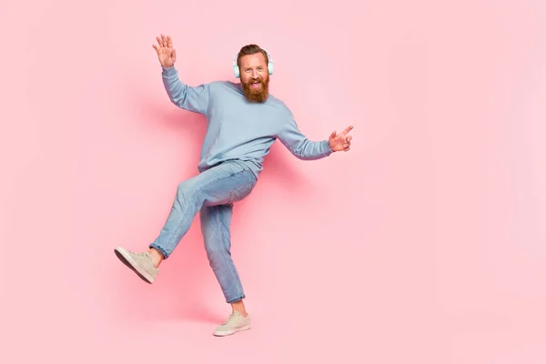 Volledige Foto Van Dolblij Persoon Genieten Van Nieuwe Playlist Dansen — Stockfoto