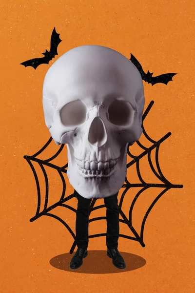 Colagem Vertical Aterrorizante Enorme Crânio Humano Pernas Teia Aranha Morcego — Fotografia de Stock