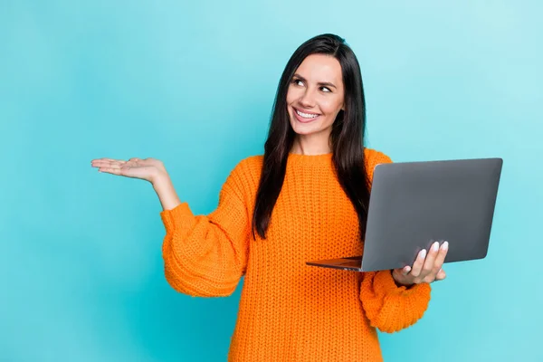 Foto Linda Chica Positiva Linda Ropa Pelo Recto Jersey Que — Foto de Stock