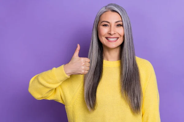 Retrato Mujer Sonriente Recomiendan Tratamiento Estomatólogo Dientes Blanqueamiento Aislado Sobre —  Fotos de Stock