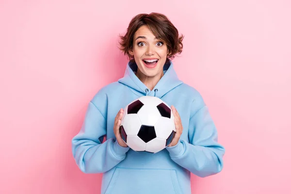 Portret Zdjęcie Młodej Atrakcyjnej Dziewczyny Piękne Trzymać Piłkę Nożną Kibic — Zdjęcie stockowe