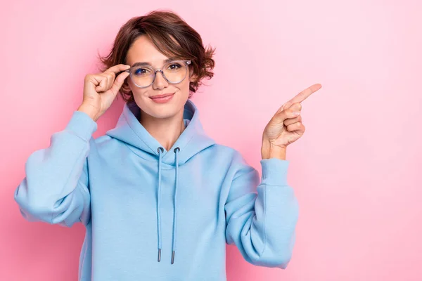 Närbild Foto Ung Attraktiv Vacker Söt Kvinna Finger Pekar Tomt — Stockfoto