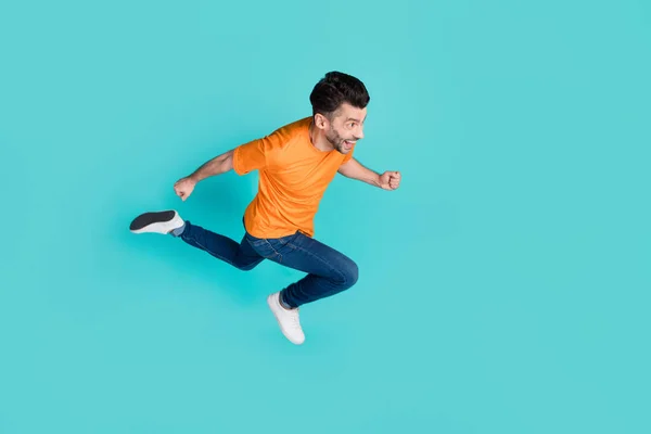 Top Alta Ângulo Comprimento Total Foto Homem Positivo Olhar Vazio — Fotografia de Stock