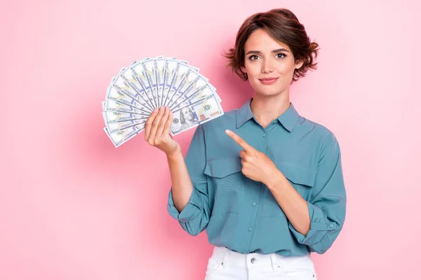 Foto Ritratto Bella Giovane Donna Tenere Punto Denaro Dollaro Banconote — Foto Stock