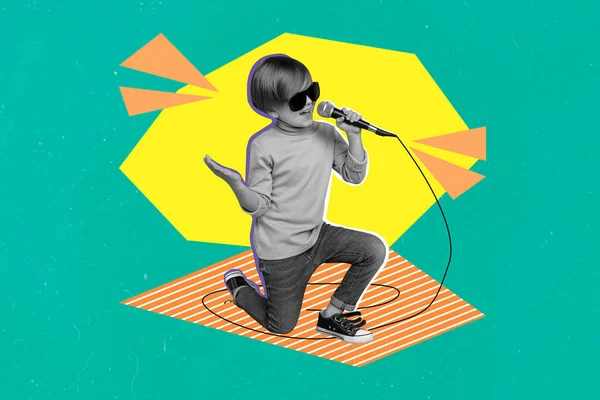 可爱小男孩唱歌的创意海报拼贴手持话筒表演才艺节目欣赏卡拉Ok派对太阳镜 — 图库照片