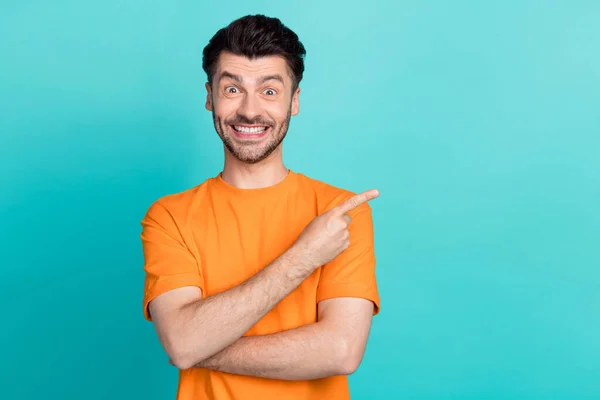 Foto Jovem Bonito Barbudo Cerda Homem Positivo Usar Laranja Shirt — Fotografia de Stock