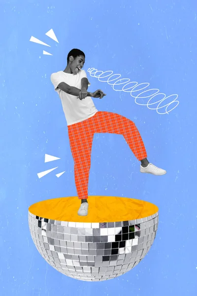 若い人の創造的な3Dコラージュアートポスターのスケッチは 図面の背景に隔離された楽しいダンスの部分の半分のディスカボールを持っています — ストック写真
