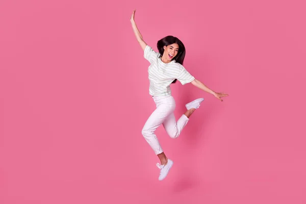 Foto Larga Duración Joven Atractiva Chica Japonesa Saltando Sonrisa Traje — Foto de Stock