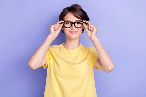 Foto Muito Positivo Inteligente Senhora Mãos Tocar Óculos Isolados Fundo — Fotografia de Stock