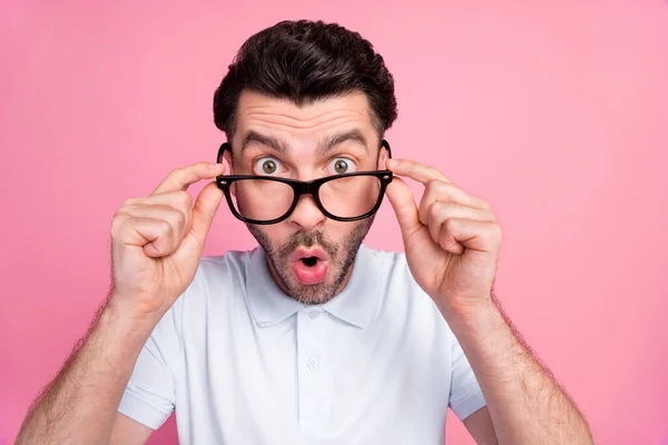 Closeup Fotografie Mladého Pohledného Šokovaný Legrační Vzrušený Chlap Nosit Brýle — Stock fotografie