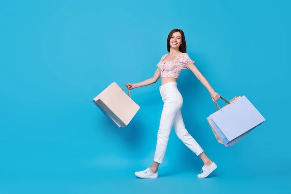 Foto Longitud Completa Señora Bastante Despreocupada Positiva Espacio Vacío Llevar — Foto de Stock