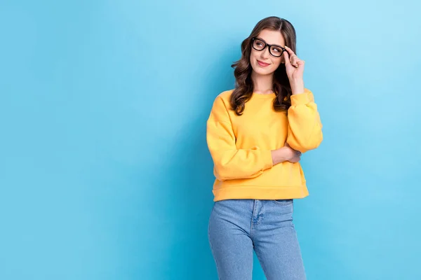 Foto Retrato Jovens Inteligente Intellectula Mulher Bonita Usar Jeans Amarelo — Fotografia de Stock