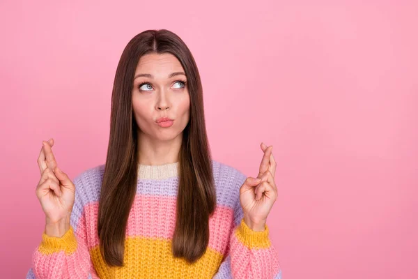 Retrato Mente Pensativa Chica Cruzada Dedos Pucheros Labios Mirada Espacio —  Fotos de Stock