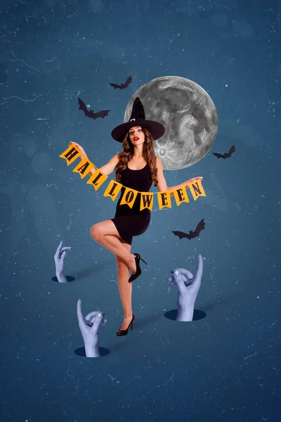 Collage Verticale Illustrazione Strega Ragazza Tenere Lettere Halloween Bandiere Braccia — Foto Stock