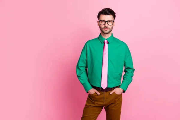 Photo Good Looking Man Dressed Fashionable Green Shirt Trendy Outfit — Stock Photo, Image