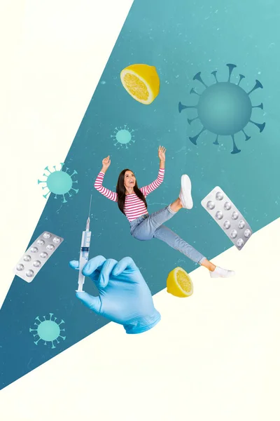 Pionowy Obraz Kolażu Podekscytowanej Dziewczynki Latającej Ramię Trzymać Strzykawkę Bakterie — Zdjęcie stockowe
