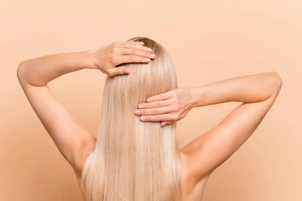 Arrière Colonne Vertébrale Photo Dame Toucher Les Mains Coupe Cheveux — Photo