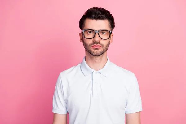 Closeup Foto Jovem Atraente Bonito Sério Barbudo Homem Usar Óculos — Fotografia de Stock