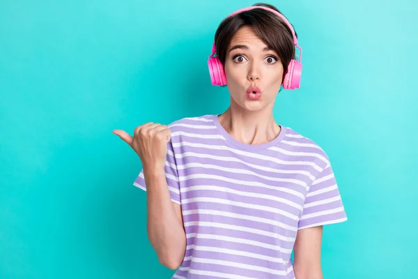 Photo Positive Impressed Girl Bob Hair Dressed Striped Shirt Headphones — Stock Photo, Image