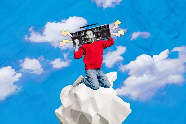 科拉格3D拼凑流行复古素描的形象 快乐微笑的小伙子享受着音乐盒的独立绘画背景 — 图库照片