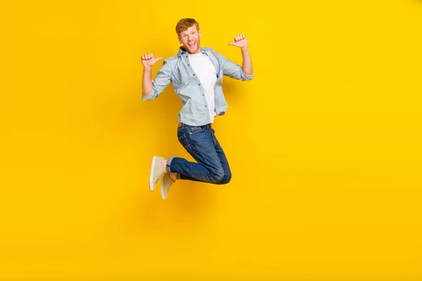 Foto Comprimento Total Cara Bonito Despreocupado Usar Camisa Azul Jeans — Fotografia de Stock