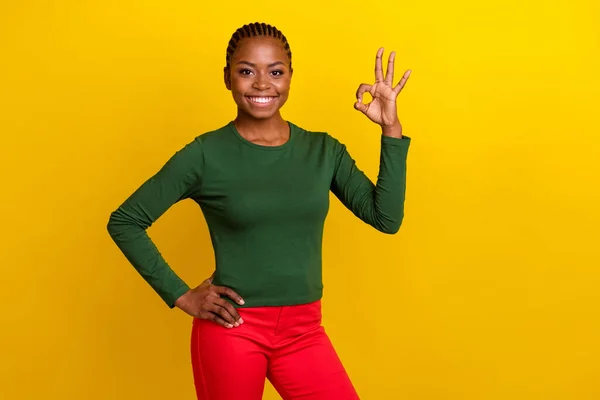 Photo Sweet Confident Young Woman Wear Green Shirt Showing Okey — Stock Photo, Image