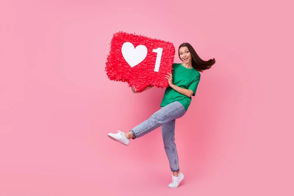 Full Size Foto Splendida Ragazza Adorabile Con Capelli Svolazzanti Usura — Foto Stock