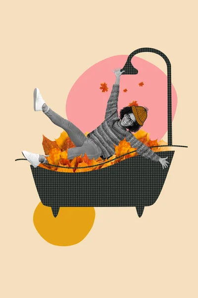 Verticale Collage Illustratie Van Positieve Funky Meisje Ligbad Volledige Herfst — Stockfoto