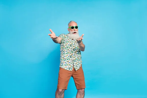 Photo Pensioner Funny Excited Positive Macho Grandfather Wear Summer Outfit — Stock Photo, Image
