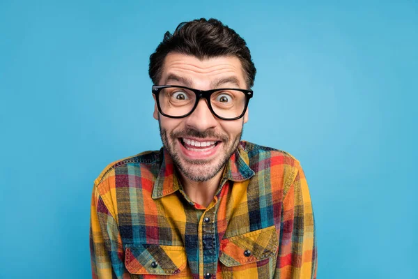 Foto Orang Gila Yang Terkesan Tanpa Kata Kata Dengan Kacamata — Stok Foto