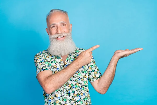 Retrato Del Alegre Hombre Funky Brazo Directo Palma Del Dedo — Foto de Stock