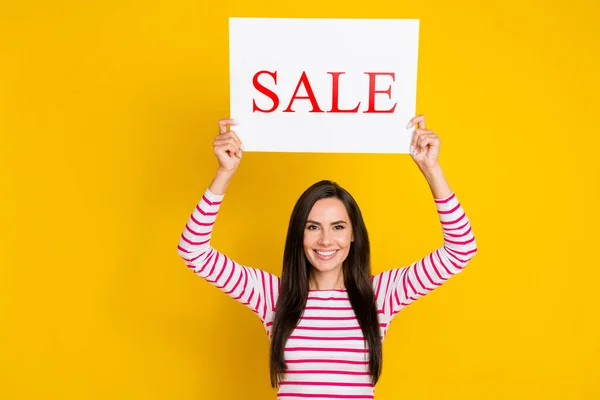 Photo Young Attractive Pretty Cute Smiling Woman Hold Placard Demonstrating — Stock Photo, Image