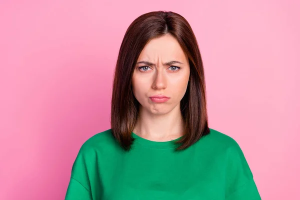 Close Foto Van Jonge Aantrekkelijke Dame Dragen Groene Shirt Kijken — Stockfoto