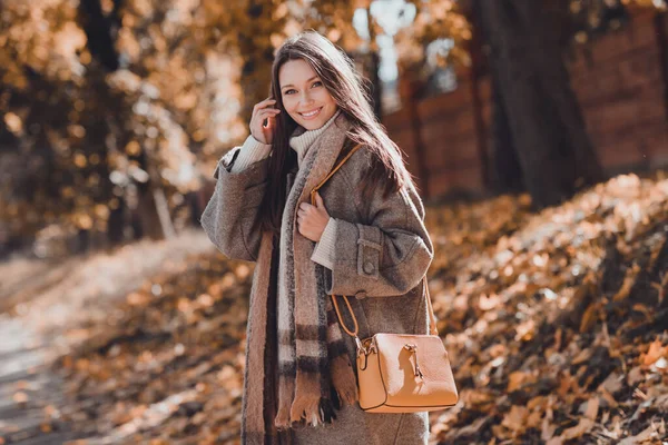 Foto Señora Linda Mujer Negocios Trabajar Disfrutar Mañana Otoño Tiempo — Foto de Stock