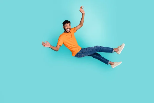Full Size Porträt Von Überglücklichen Jungen Menschen Fliegen Fallen Haben — Stockfoto