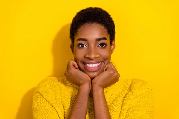 Foto Joven Alegre Hombre Mujer Manos Tacto Barbilla Sonrisa Dental —  Fotos de Stock