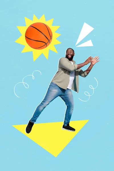 긍정적 남자의 남자의 콜라주 사진은 창의적 배경을 그리면서 고립된 농구를 — 스톡 사진