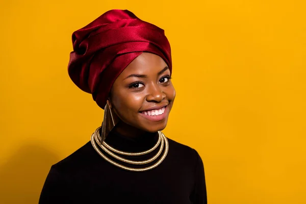 Portrait Cheerful Charming Lady Wear National Kenya Outfit Toothy Smile — Stock Photo, Image