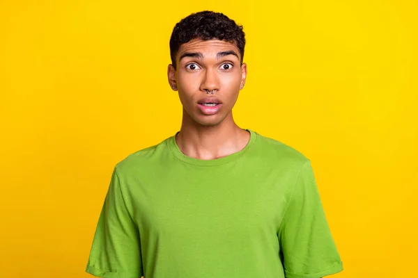 Portrait Impressed Confused Young Person Staring Cant Believe Isolated Yellow — Stock Photo, Image