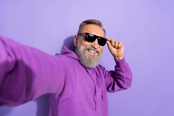 Retrato Bom Humor Seniores Homem Borda Meio Com Barba Cinza — Fotografia de Stock
