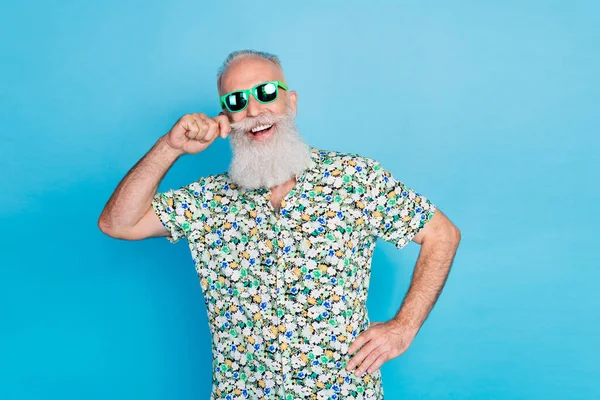 Foto Retrato Anciano Hombre Mayor Usar Camisa Verano Sonrisa Dentada — Foto de Stock