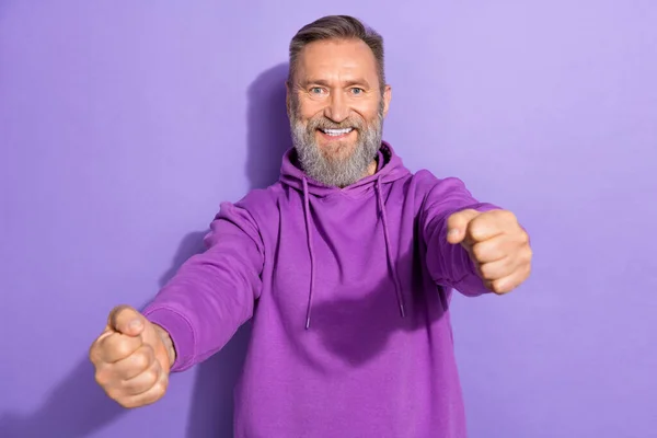 Portrait Handsome Pensioner Man Dressed Purple Sweatshirt Hands Hold Imaginary — Stock Photo, Image